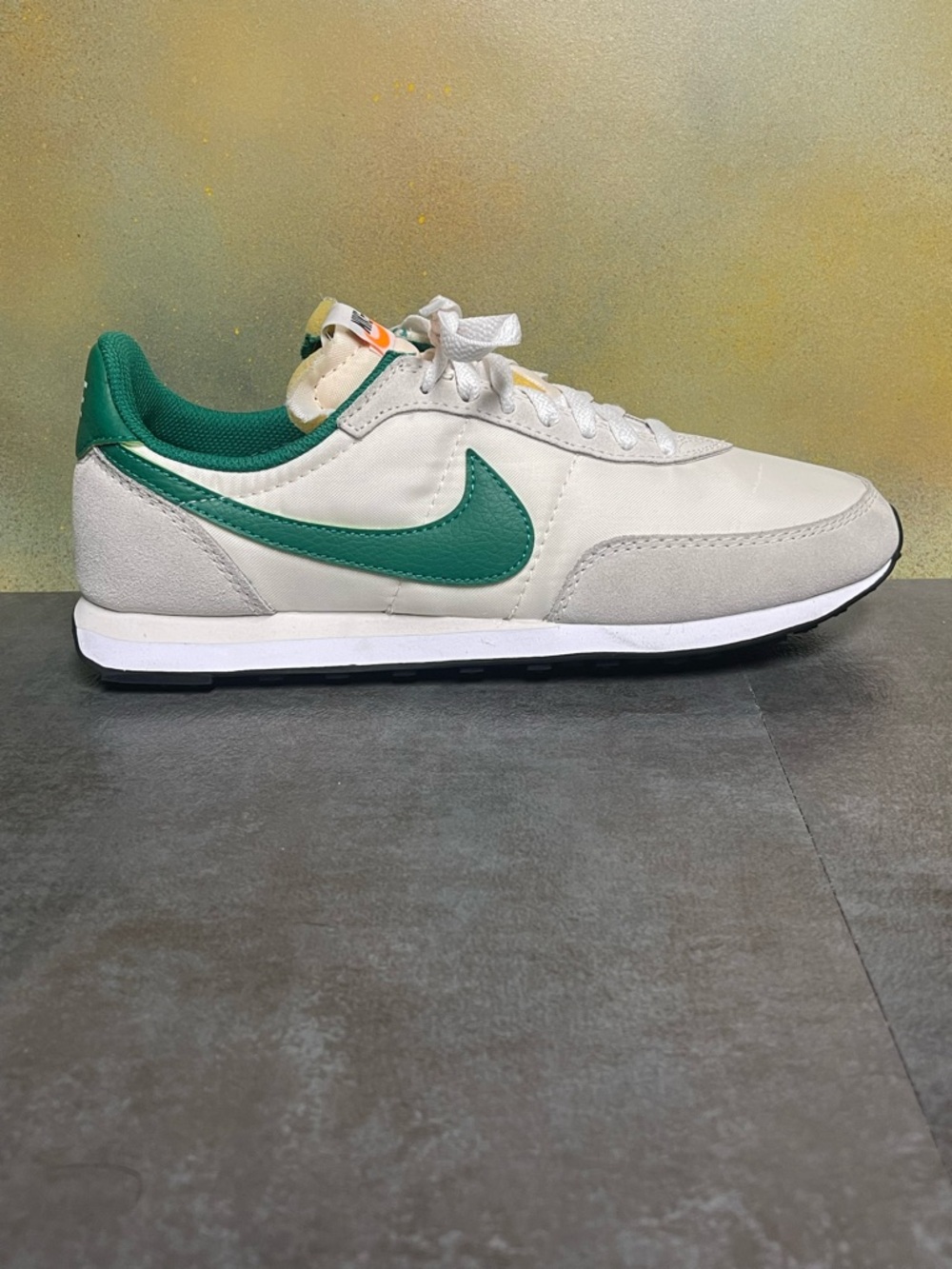 Nike Waffle Trainer 2 Men’s Retro Sneakers Off White/Green Size 7